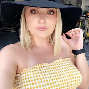 Meet your Posher, Hayley